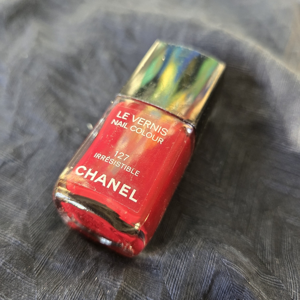 CHANEL Le Vernis Nail Colour - Irresistible